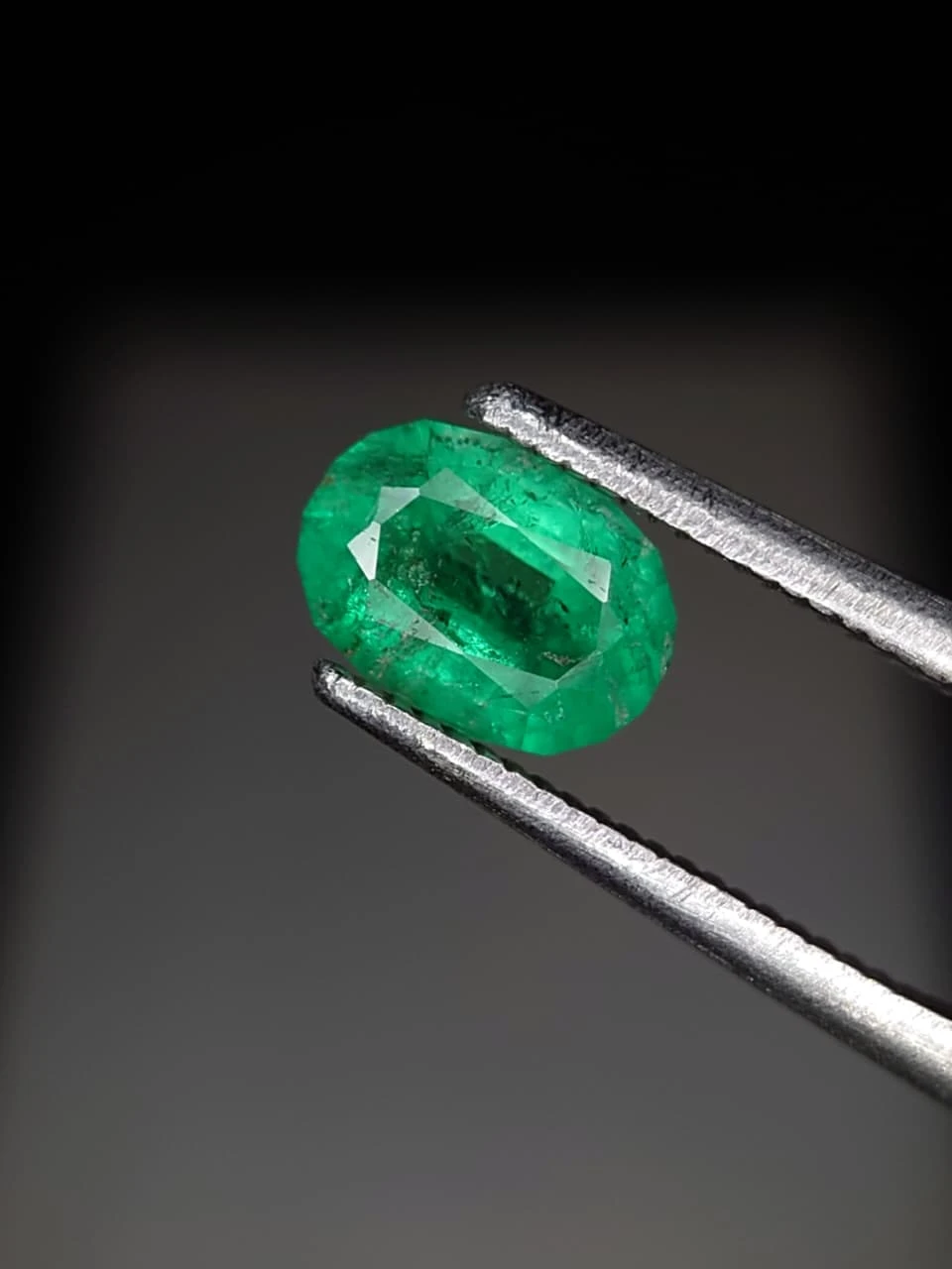 0.8ct Natural Oval Faceted Panjsher Emerald from Afghanistan — view 4